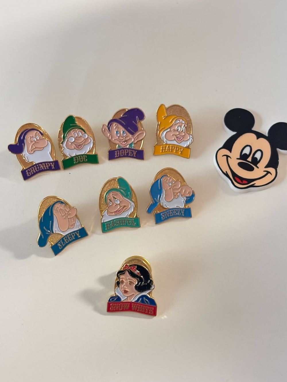 Vtg Disney Snow White and Seven Dwarfs set of pins and bonus Mickey vtg item :)